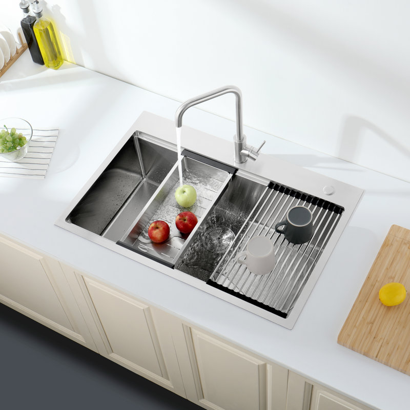 Évier de cuisine à simple cuve en acier inoxydable de 33 pouces avec planche à découper, passoire et grille