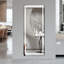 Miroir vertical pleine longueur 64 po x 21 po avec lumière DEL, miroir de plancher illuminé avec support, miroir mural avec cadre mince en alliage d'aluminium pleine longueur