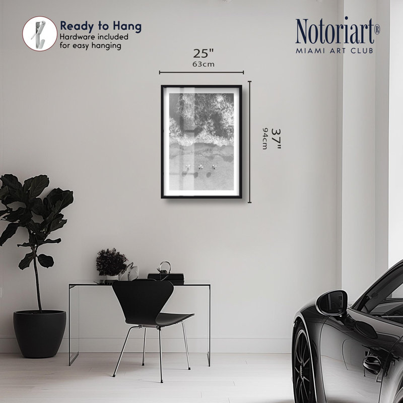«Three Umbrellas Shadowbox» par Notoriart, H 37 po x l 25 po, Noir