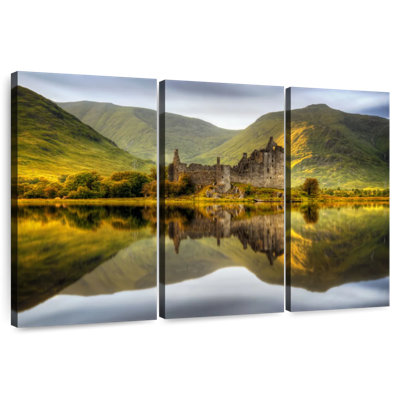 Lilie Kilchurn Castle Loch Reflection