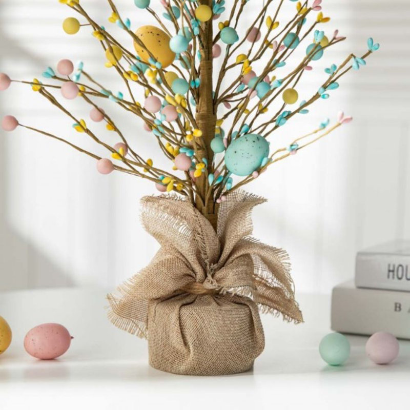 Arbre de table avec œufs de Pâques