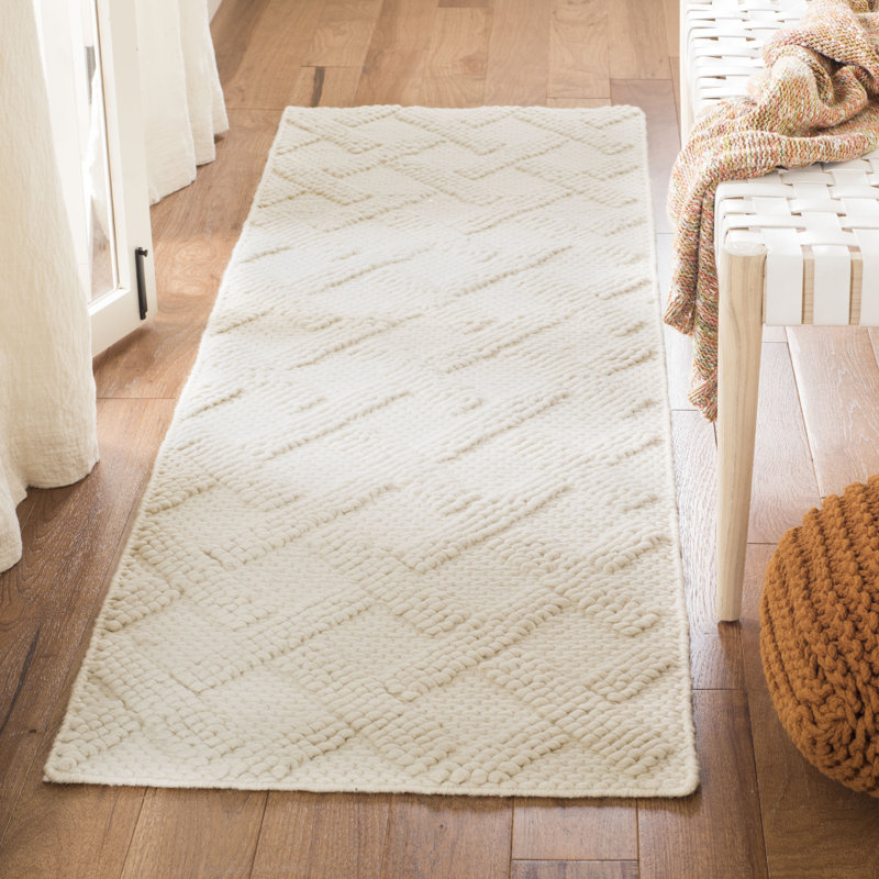 Tapis beige en laine tissé à plat à la main à motif géométrique Aldeline, Tapis de couloir 2 pi 3 po x 12 pi