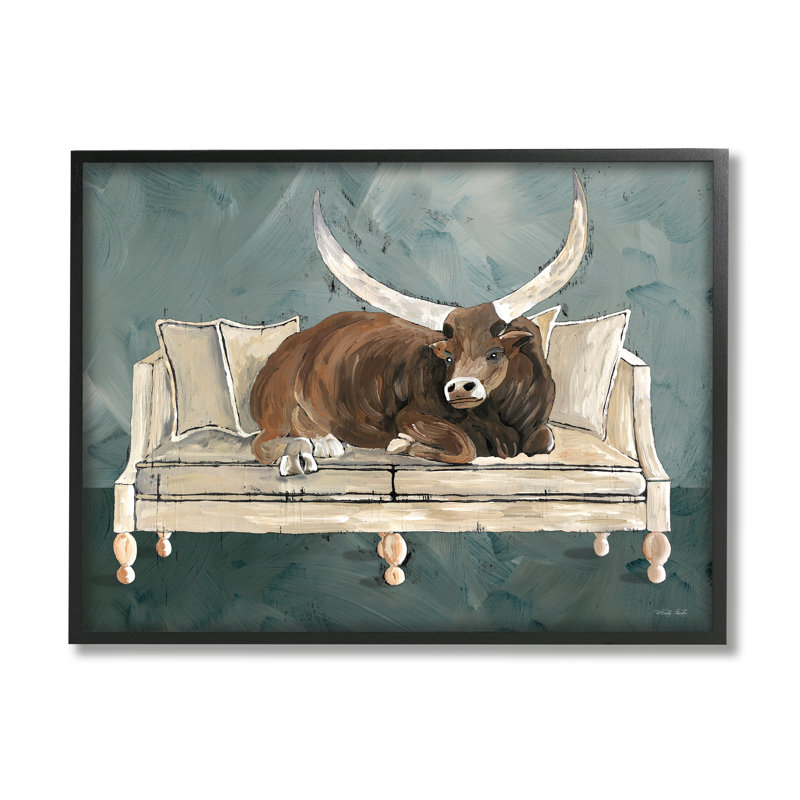 «Longhorn Bull couché dans un canapé de salon vert, gris, estampe numérique, art texturé par Cindy Jacobs