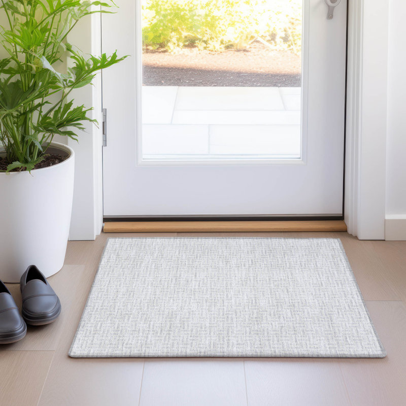 Tapis argenté de qualité supérieure lavable à la machine Prisco, Rectangle 1 pi 8 po x 2 pi 6 po