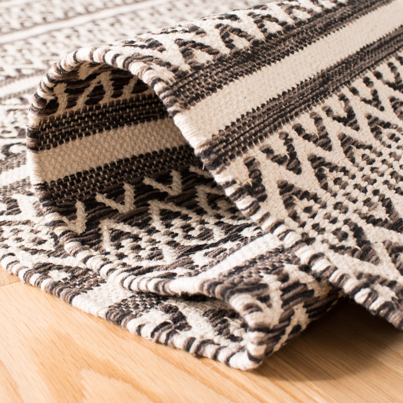 Bester Hand Woven Cotton Geometric Rug, Round 4'