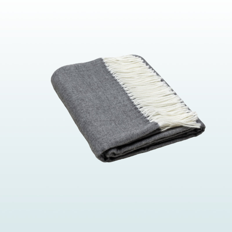 Jeté en peluche à chevrons Trio, L 49,65 po x l 59,8 po, Gris