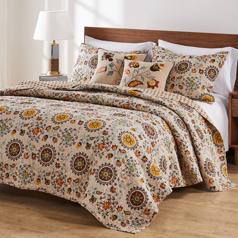 Greenland Home Fasihons Multicolor 4-Piece Twin Size Bonus Set, 68x88 Inch, Twin/Twin XL Quilt + 1 Sham + 2 Throw Pillows
