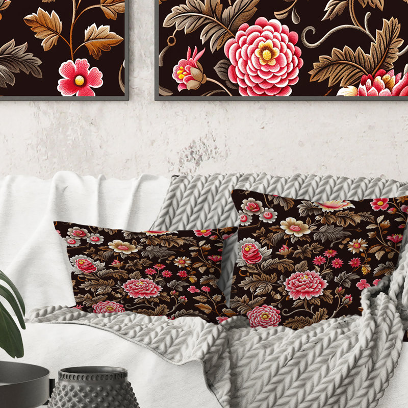 Coussin lombaire rose avec fleurs roses et brun I - Modern