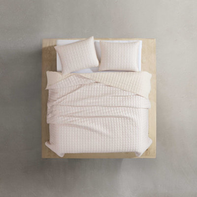 Calvin Klein Signature Tencel Pink Quilt Set