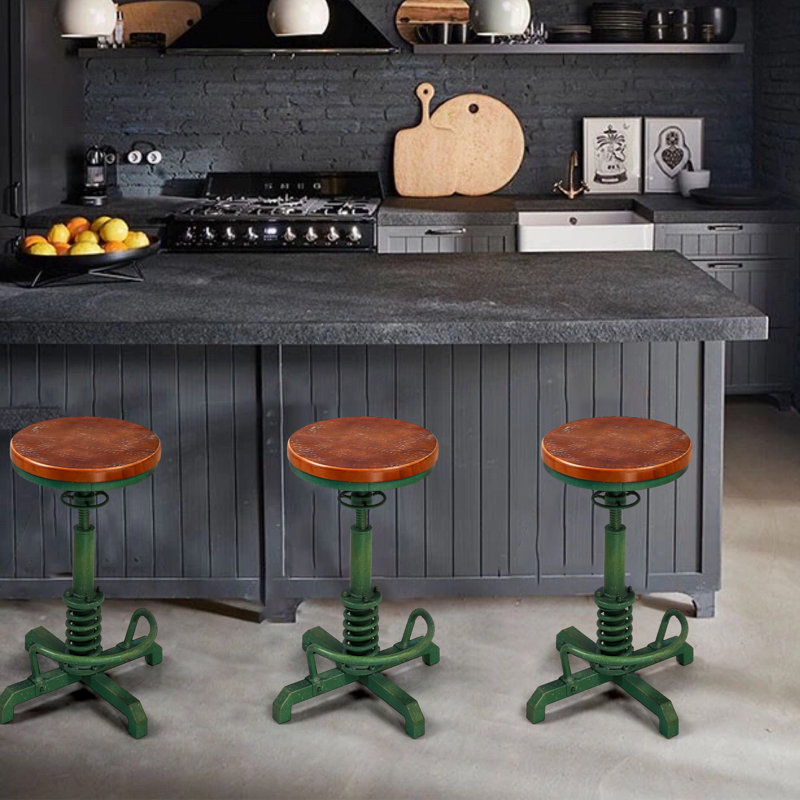 Tabouret pivotant en bois massif Jaitun, Vert antique
