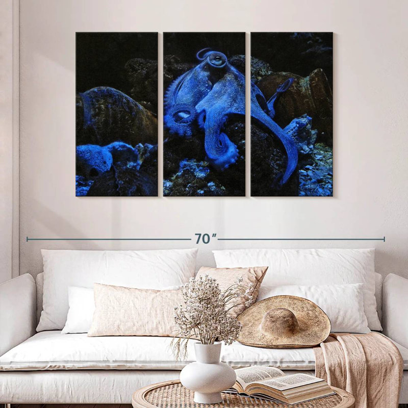 Pieuvre bleue stoïque, H 32 po x l 50 po