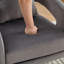 Chaise d'appoint rembourrée à dossier ouvert avec pieds en métal-74785786