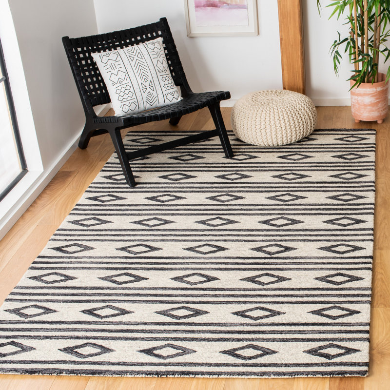 Vedika Hand Tufted Wool Southwestern Rug, Rectangle 5' x 8'