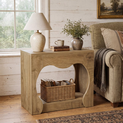 Table d'appoint en bois à découpes Heart