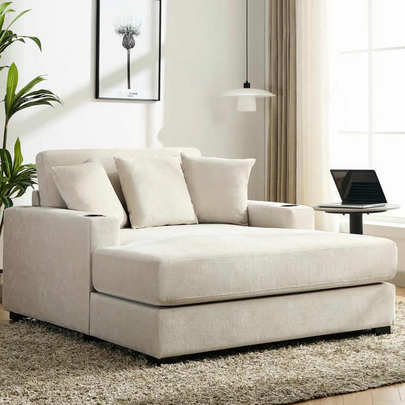 Chaise longue de 140 cm en chenille crème avec station de charge et porte-gobelets intégrés aux accoudoirs pour un confort optimal à l'intérieur. Housse amovible et lavable surdimensionnée pour se détendre à la maison.