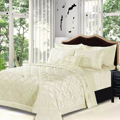 Polyester Bedspread with Pillow Shams