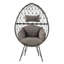Chaise de patio gris clair et noire avec coussin rembourré
