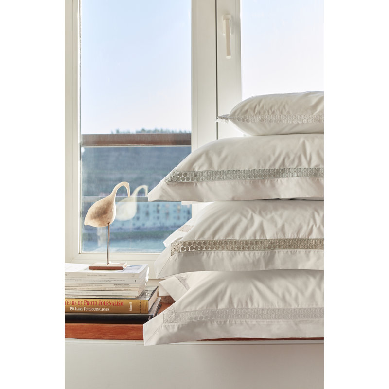 Magnolia_Shams, Euro, White