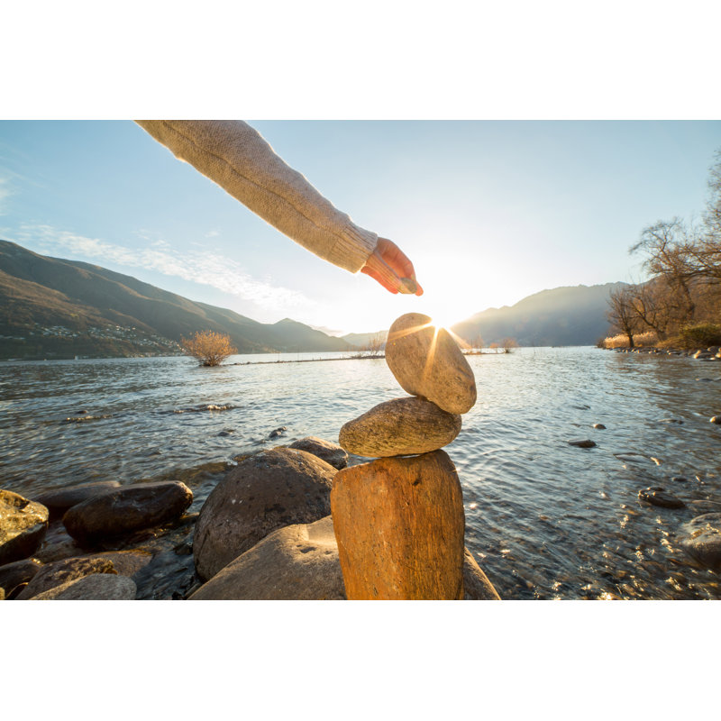 Stacking Rocks By the Lake par Swissmediavision, H 20 po x l 30 po