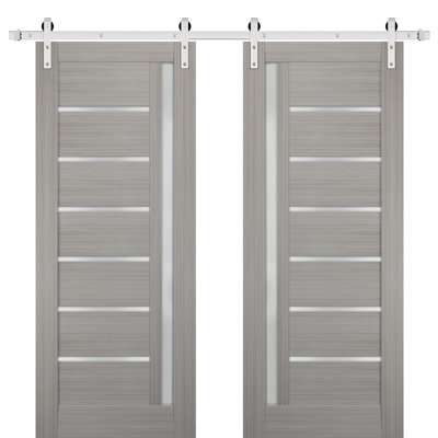 Porte de grange double robuste avec vitrage dépoli Quadro 4088 Ginger Ash, supports de rail de 13 pi, portes intérieures à panneaux massifs - 72 po x 96 po (2 x 36 po x 96 po) - Rail argenté