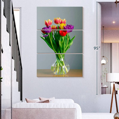 Harnek tulipes dans un vase en verre