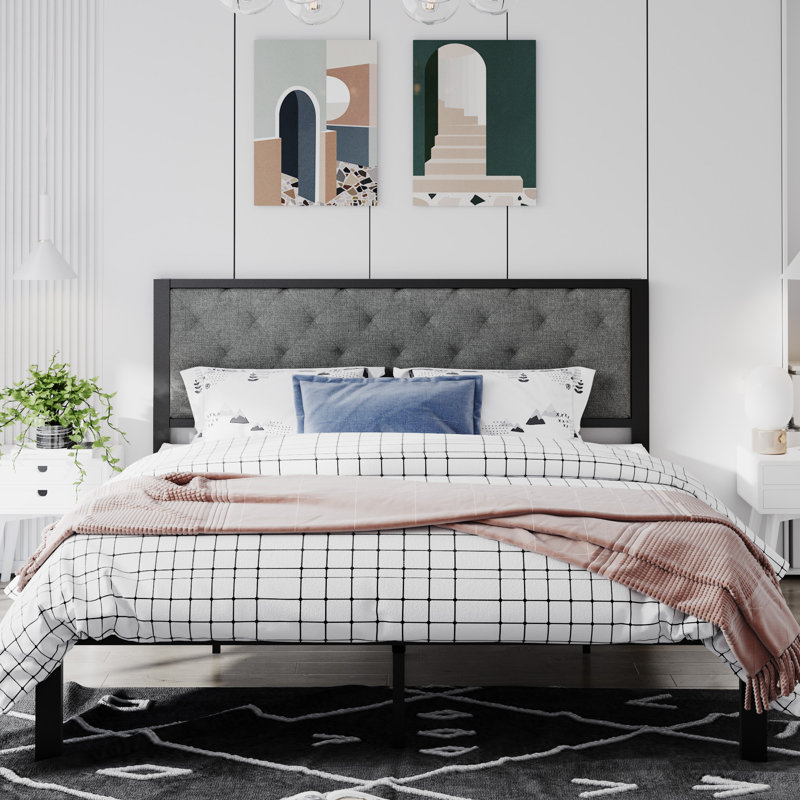 Base de lit plateforme en métal avec tête de lit tapissier Baca, Très grand, Gris foncé