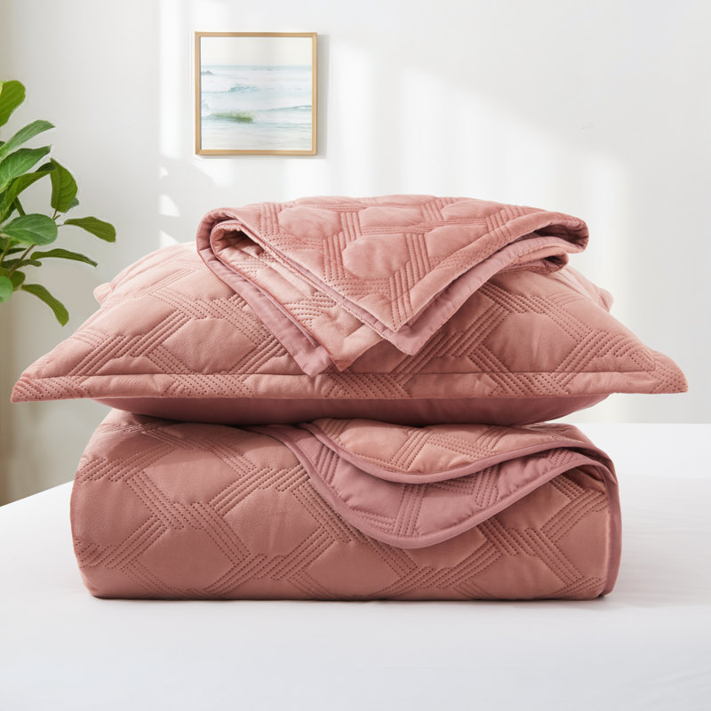 Ensemble de couvre-lit réversible à motif géométrique en relief avec taies décoratives, Rose