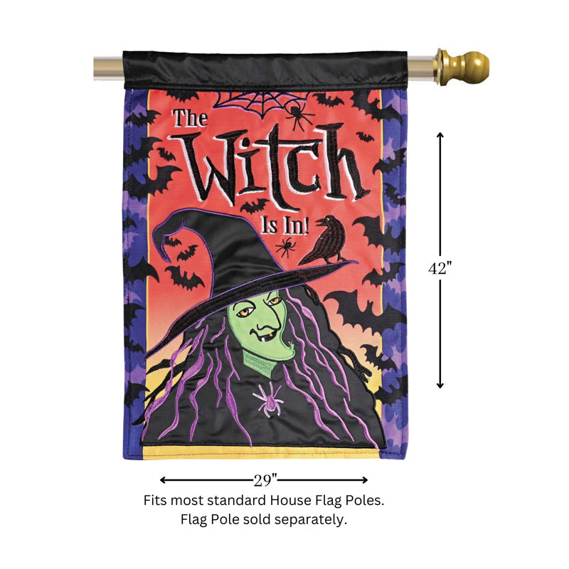Drapeau «The Witch Is In», H 42 po x l 29 po
