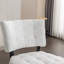 Fauteuil d'appoint capitonné avec sièges surdimensionnés, offrant un confort et un style inégalés pour des moments de détente