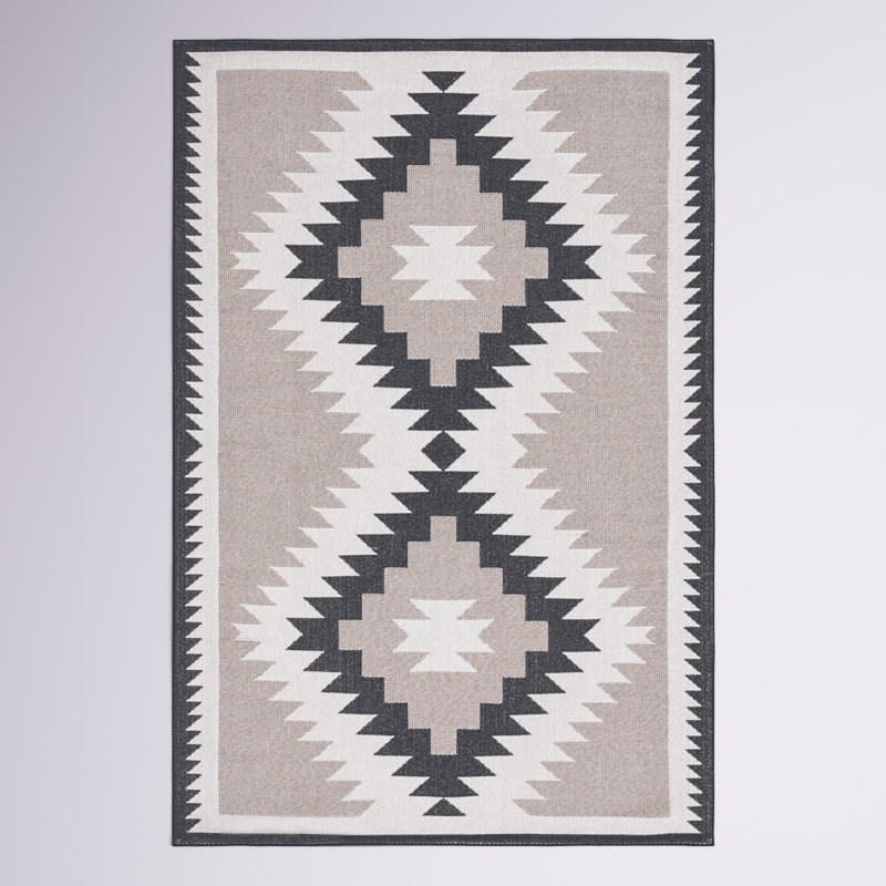 Ilkka geometric performance rug, Rectangle 5 pi x 7 pi 7 po