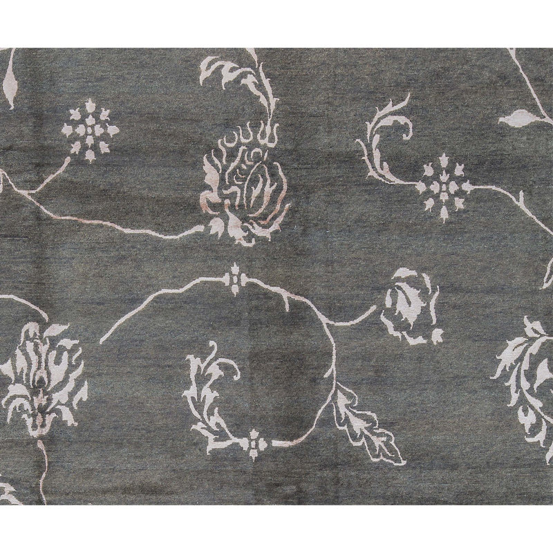 Floral Area Rug in Green/Beige