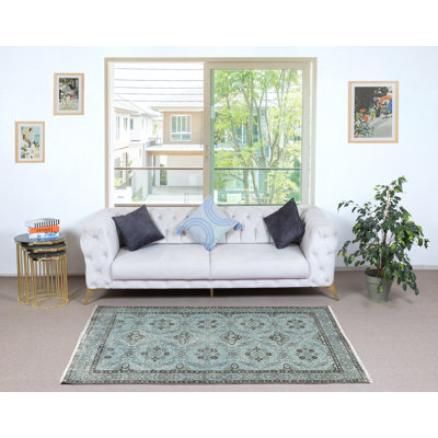 Tapis bleu clair 4 x 6,8 pi avec motif floral. Noué à la main en Turquie