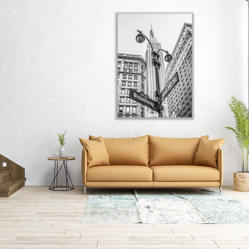 «Street lamp and signs with Empire State Building, New York 2 noir et blanc», reproduction d'art sur toile, H 48 po x l 36 po