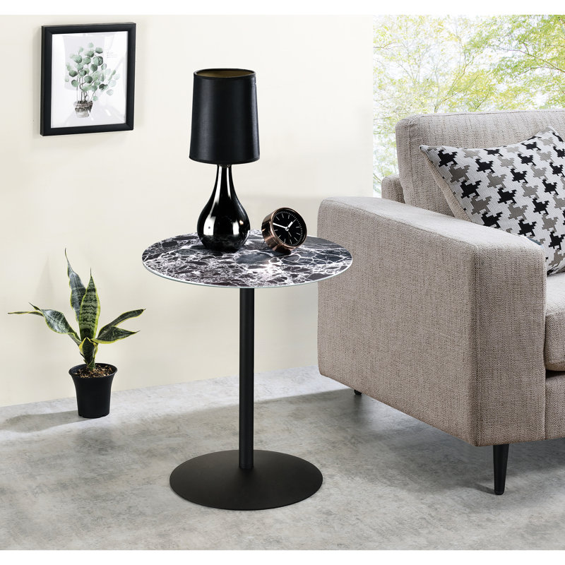 Table de bout compacte et compacte de 17,5 po avec base en acier à surface noire d'aspect texturé marbre