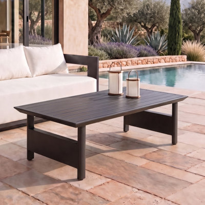 Table basse d'extérieur en métal Everlee H 15 po x l 48 po