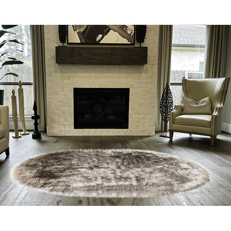 Mar Vista Faux Sheepskin Indoor Rug, Oval 3'6" x 5'6"