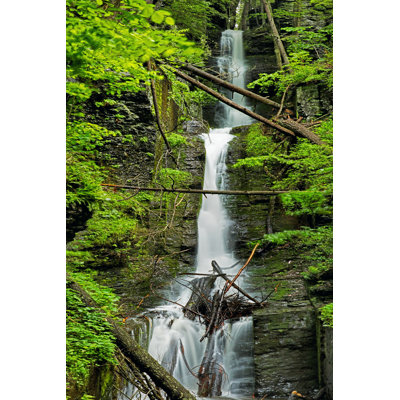 «Vertical Falls II» par James McLoughlin - photographie sur toile tendue