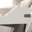 Table d'appoint rectangulaire blanche avec structure en métal, plateau attaché et tablette inférieure pour le rangement du secteur domestique