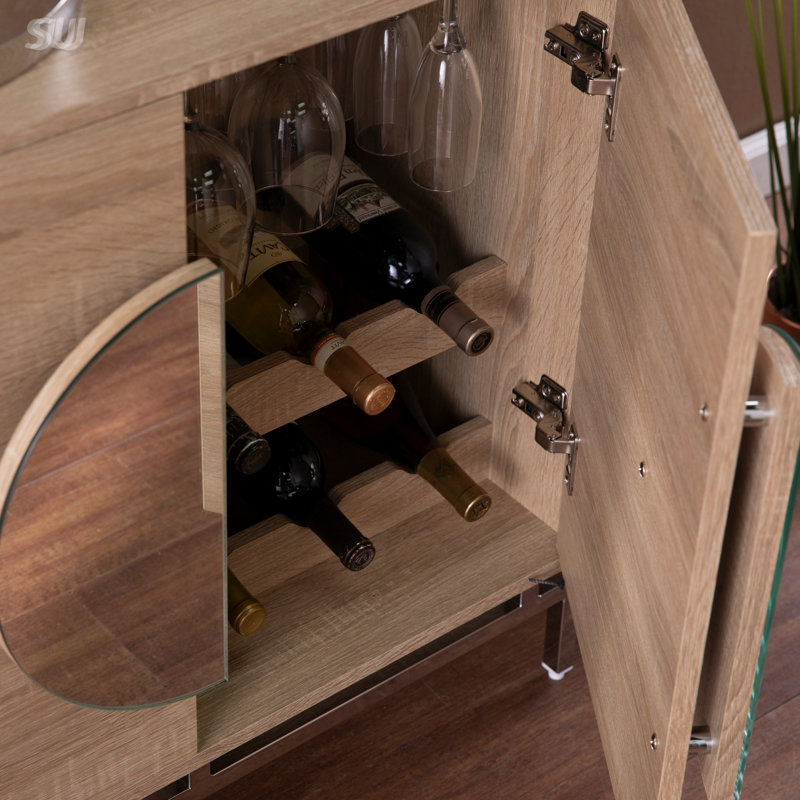 Bar moderne avec rangement pour le vin, quincaillerie en miroir et conception sans encombrement Northdom pour un divertissement à domicile élégant