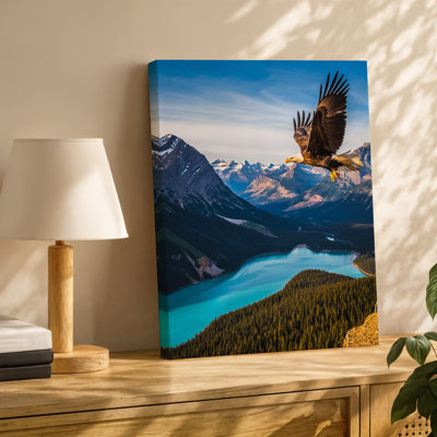Toile, "Un majestueux aigle s'envole gracieusement au-dessus d'une montagne à couper le souffle, art mural, ses ailes entièrement déployées"