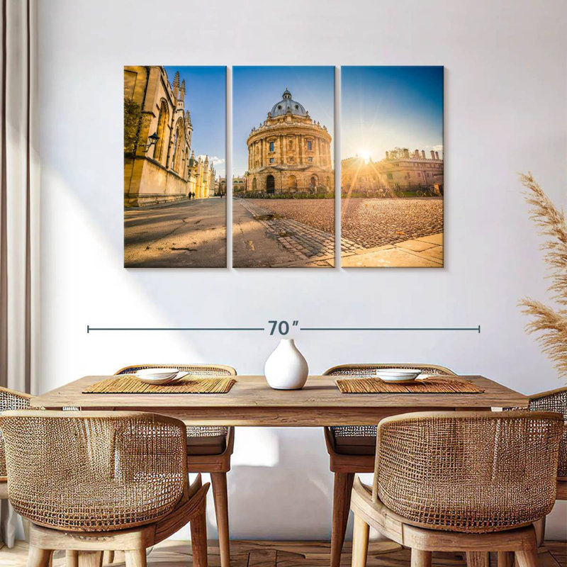 Sunclit Radcliffe Square, H 36 po x l 57 po