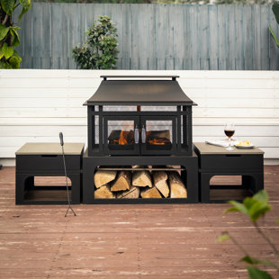 Foyer d'extérieur au bois en acier avec rangement pour bûches, tisonnier et tables d'appoint Deko Living 