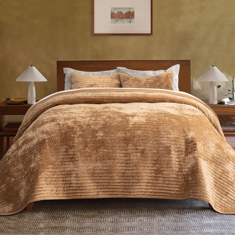 Ensemble de courtepointe Luxe Velvet Channel, Courtepointe grand + 2 taies décoratives, Brun chameau