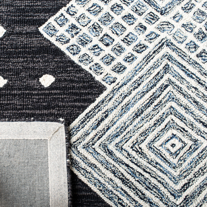 Forbis Hand Tufted Wool/Cotton Southwestern Rug in Charcoal/Ivory, Runner 2'3" x 7'