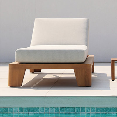Chaise longue de piscine extérieure