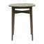 Table de bar d'extérieur en bois avec attrait rustique - plateau à lattes et structure de lattes de patio grises pour un salon contemporain