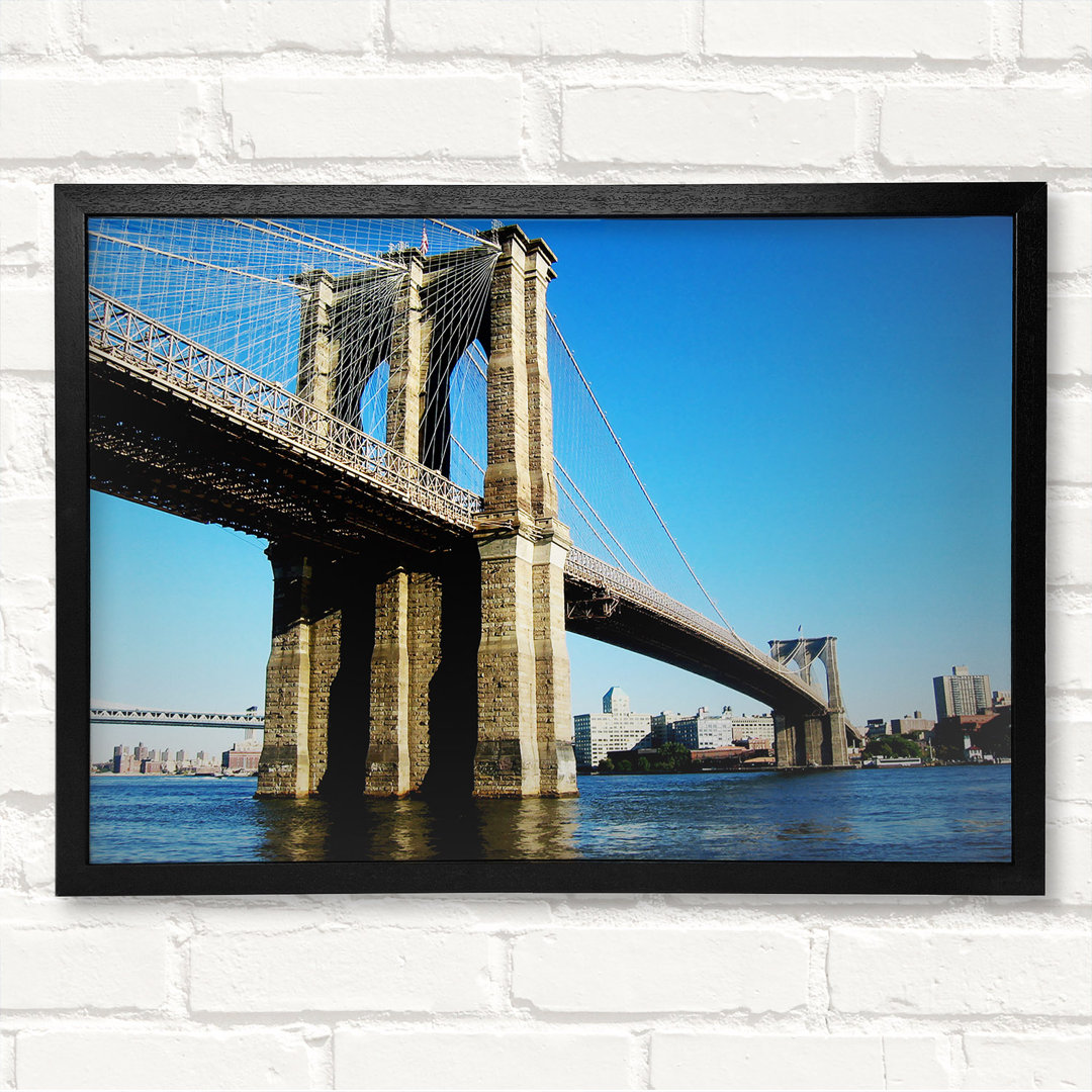 New York City Brooklyn Bridge By Day - Geschlossener Eckrahmen Kunstdrucke auf Holz