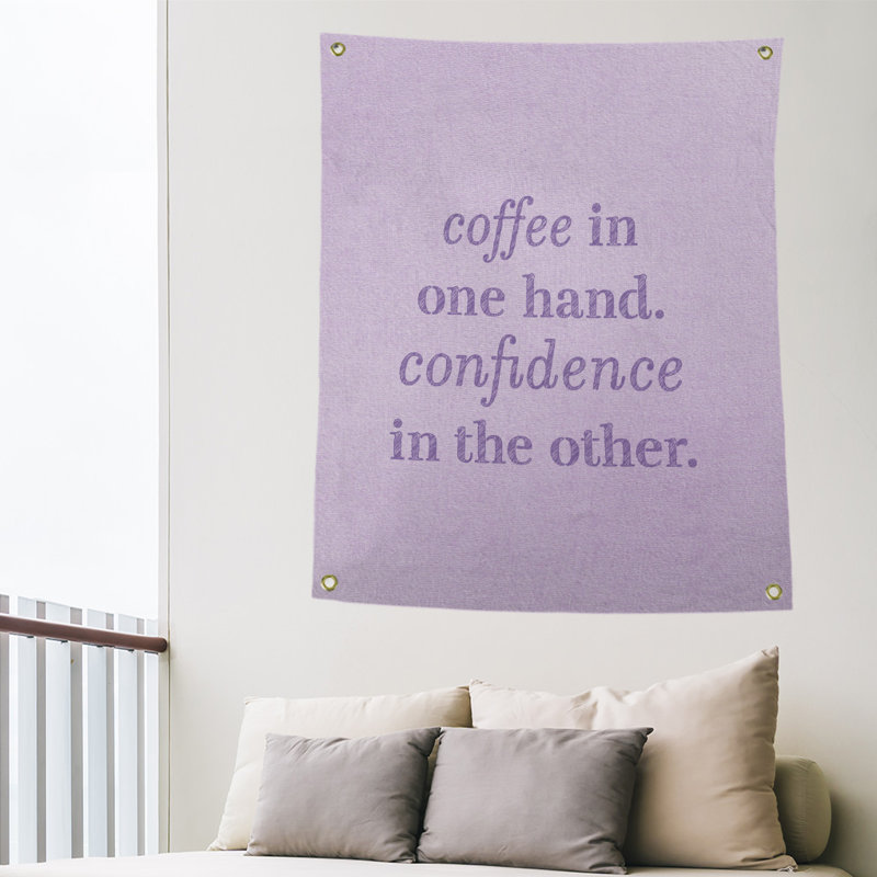 Tapisserie de polyester à citation de café et de confiance en polyester, H 80 po x l 59 po, Mauve