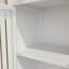 Armoire de rangement en bambou avec 2 portes et tablettes ouvertes pour la salle de bain