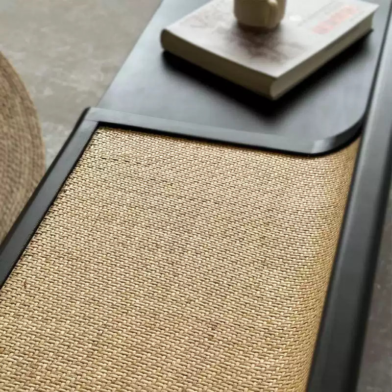 Banc noir moderne et simple